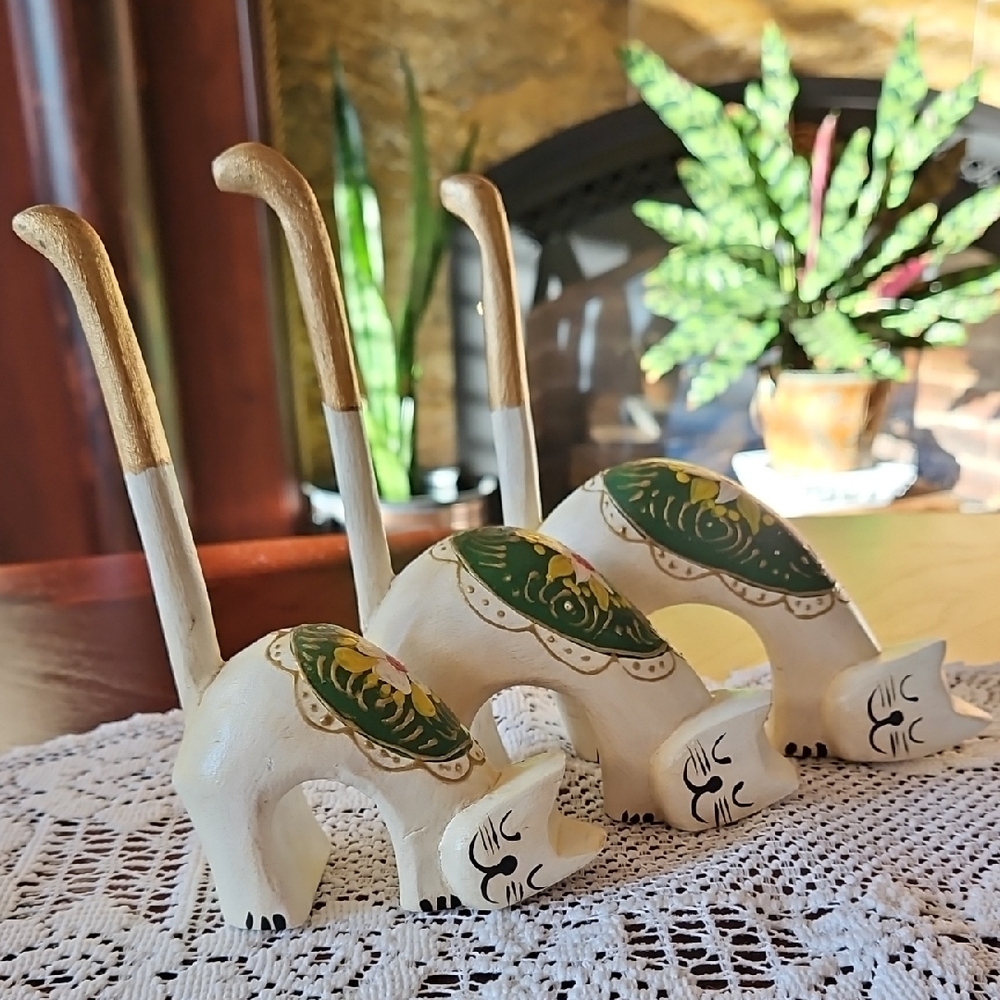 Vtg Folk Art Hand Painted Long-Tailed Wooden Cat Figurine Ring Holders, Set of 3